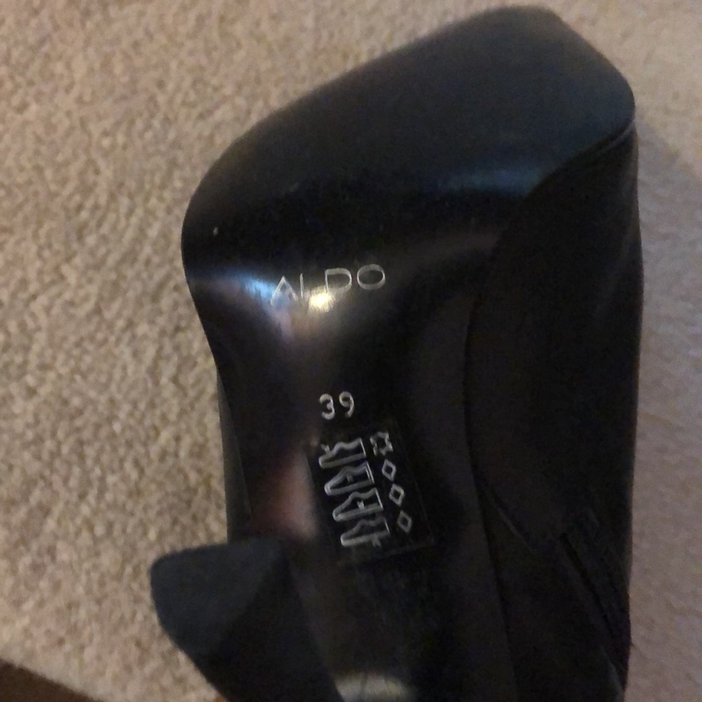 Beautiful pair of Aldo dress boots two tone camel and dark brown. UK size 39. - Picture 5 of 6